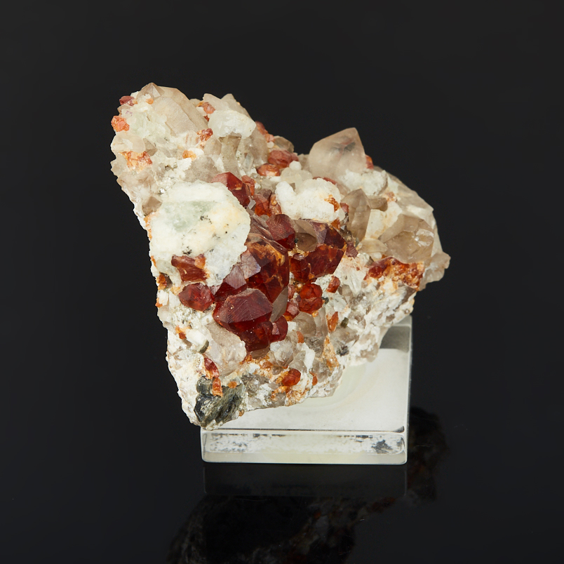 Образец гранат спессартин, раухтопаз Китай (4-7&nbsp;см)