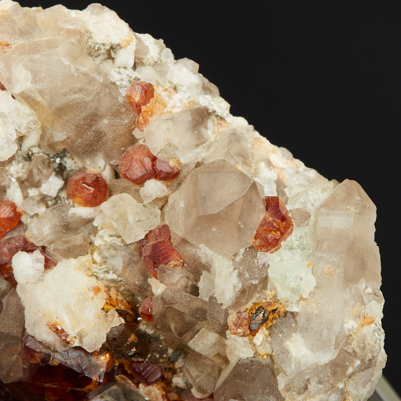 Образец гранат спессартин, раухтопаз Китай (4-7&nbsp;см)