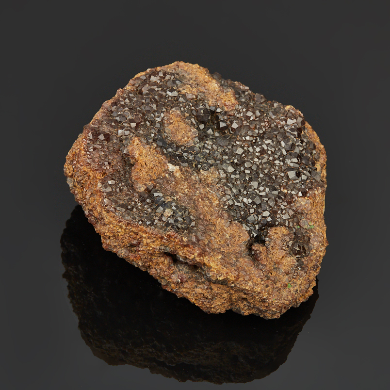 Друза гранат андрадит Россия (7-12&nbsp;см)