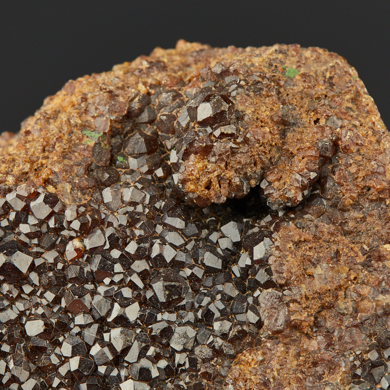 Друза гранат андрадит Россия (7-12&nbsp;см)