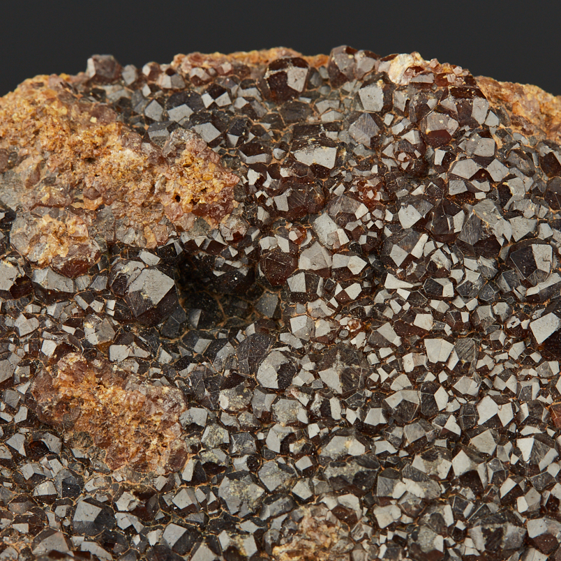 Друза гранат андрадит Россия (7-12&nbsp;см)