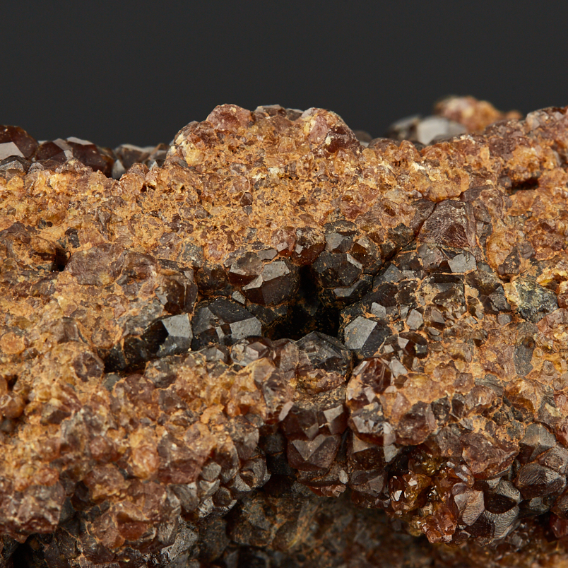 Друза гранат андрадит Россия (7-12&nbsp;см)