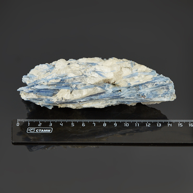 Образец кианит синий Бразилия (в породе) (12-16&nbsp;см)