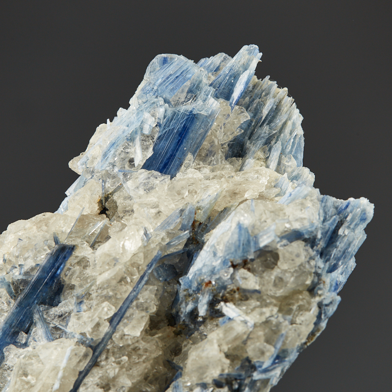 Образец кианит синий Бразилия (в породе) (12-16&nbsp;см)