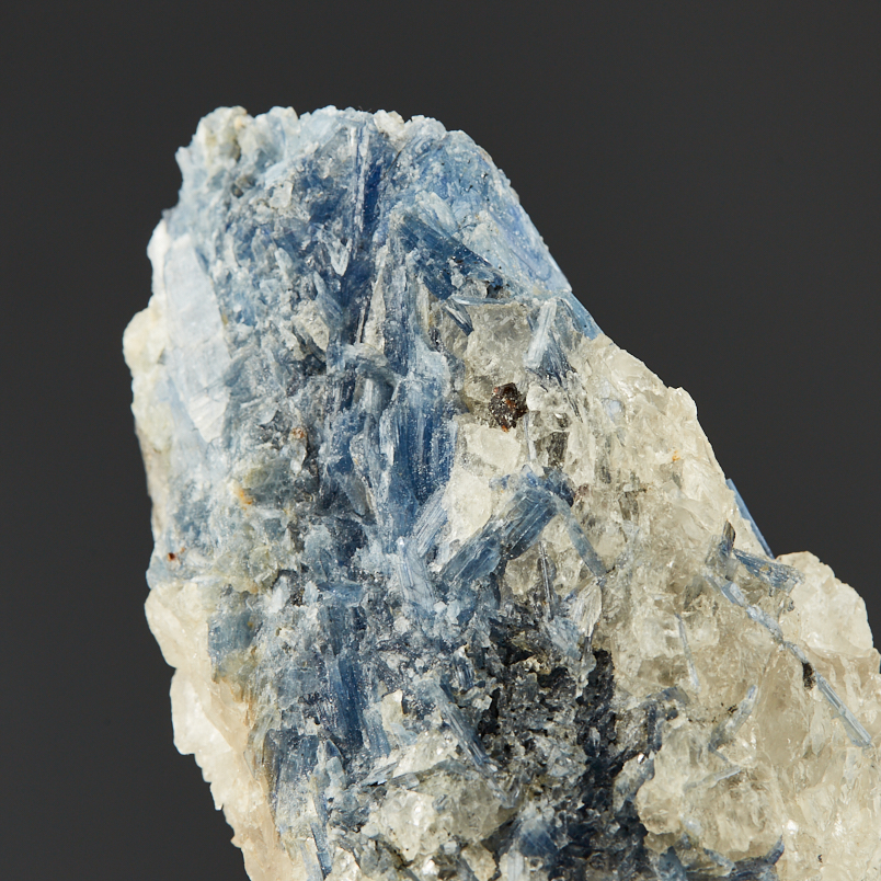 Образец кианит синий Бразилия (в породе) (12-16&nbsp;см)