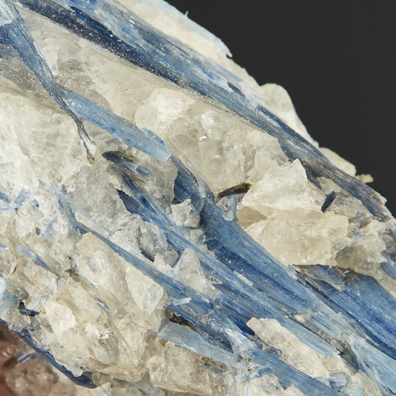 Образец кианит синий Бразилия (в породе) (12-16&nbsp;см)