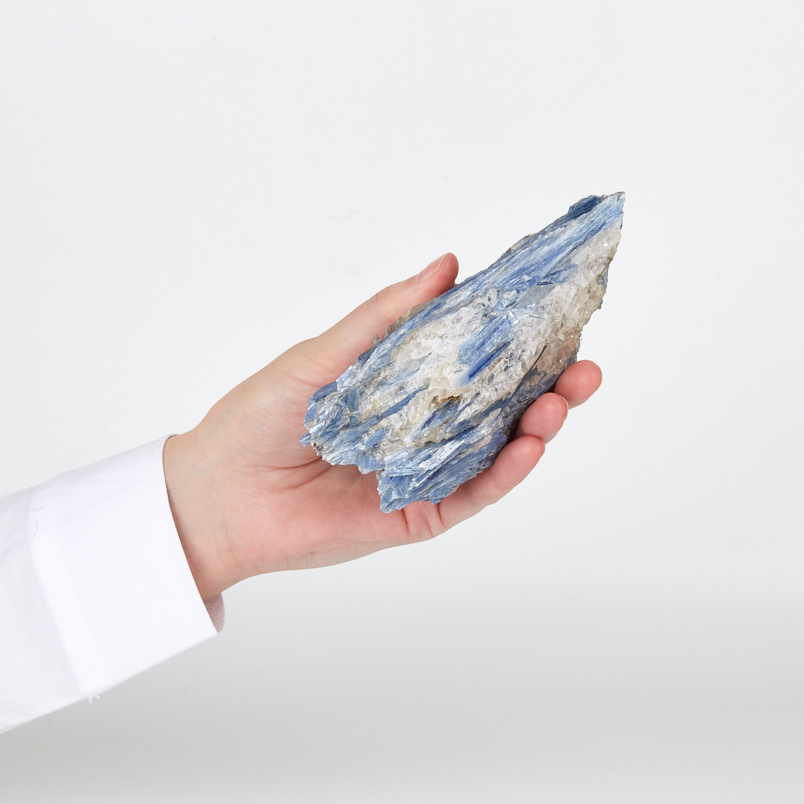 Образец кианит синий Бразилия (в породе) (12-16&nbsp;см)