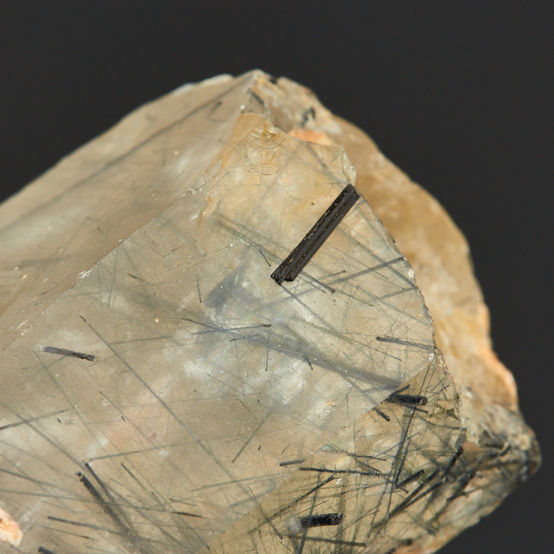 Кристалл кварц с индиголитом Бразилия (4-7&nbsp;см)