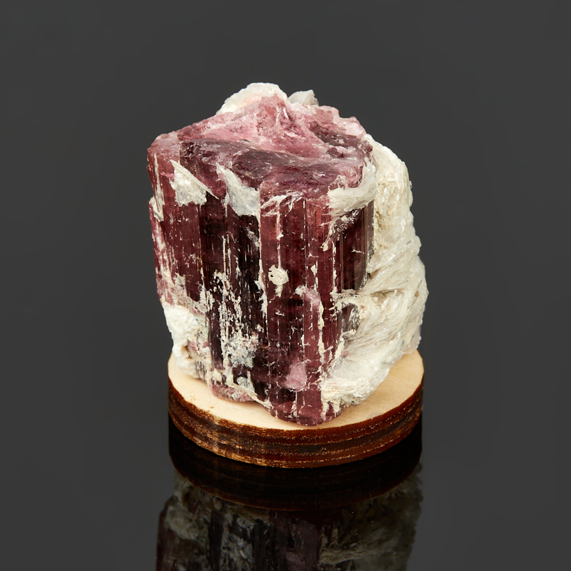 Кристалл турмалин розовый (рубеллит) Россия (3-4&nbsp;см) (на подставке)