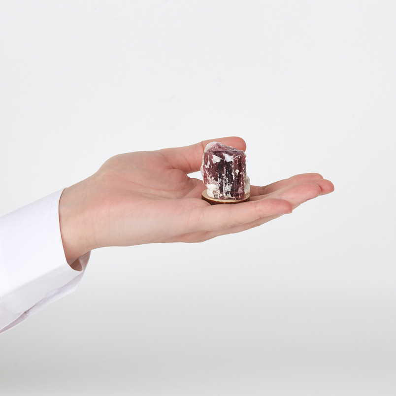 Кристалл турмалин розовый (рубеллит) Россия (3-4&nbsp;см) (на подставке)
