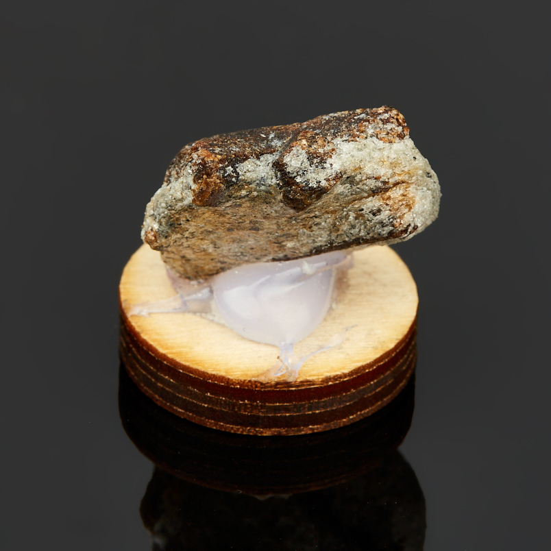 Образец ставролит Россия 2-3&nbsp;см (на подставке)