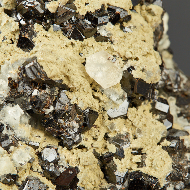 Образец микс кальцит, сфалерит, оптический флюорит 9-12&nbsp;см