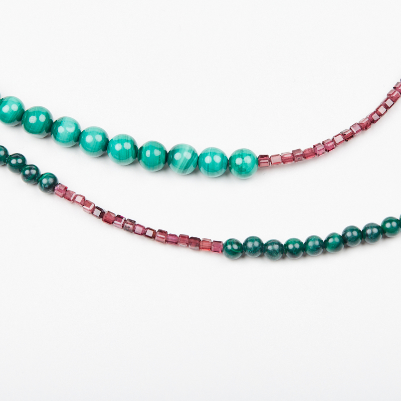 Бусы микс гранат, малахит (сталь хир.) длинные 127 см