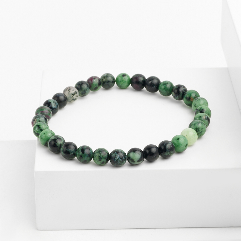 Браслет корунд в цоизите Танзания 6 мм 17 см