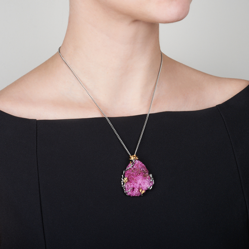 Кулон корунд рубиновый Индия (нейзильбер платинир., позолота, рутений) 4,5&nbsp;см