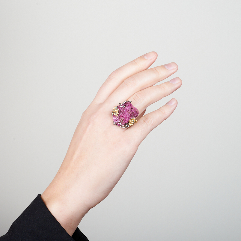 Кольцо корунд рубиновый Индия (нейзильбер платинир., позолота, рутений) размер 17