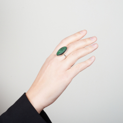 Кольцо гранат уваровит (дублет) Россия (нейзильбер) размер 18,5