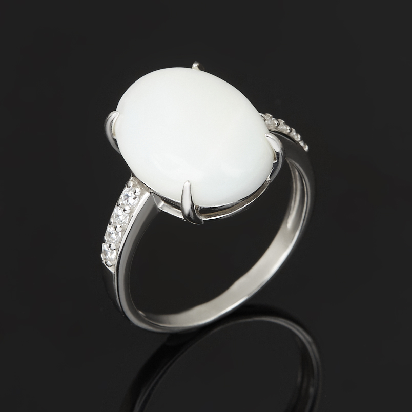 Кольцо перламутр белый Индонезия (серебро 925 пр. родир. бел.) размер 18,5