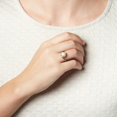 Кольцо опал благородный белый Эфиопия (серебро 925 пр. позолота, родир. черн.) размер 18,5