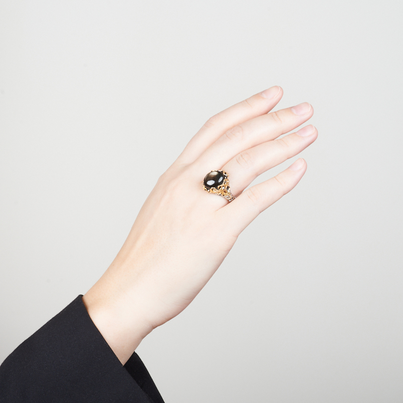 Кольцо звездчатый корунд Нигерия (серебро 925 пр. позолота, родир. сер.) размер 18,5