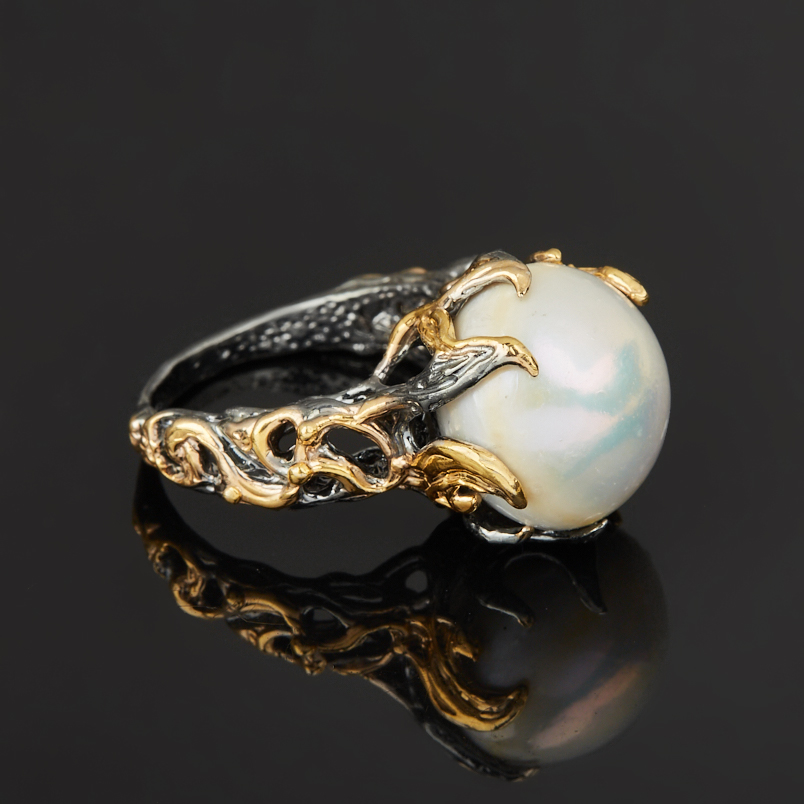 Кольцо жемчуг белый Гонконг (серебро 925 пр. позолота, родир. черн.) размер 18,5