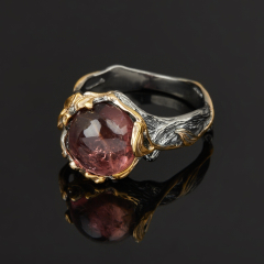 Кольцо турмалин розовый (рубеллит) Бразилия (серебро 925 пр. позолота, родир. черн.) размер 17,5