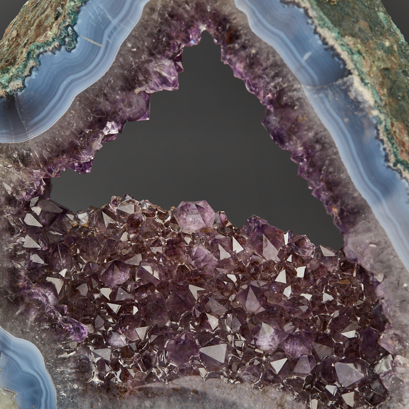 Срез аметист Бразилия от 20&nbsp;см (на подставке)