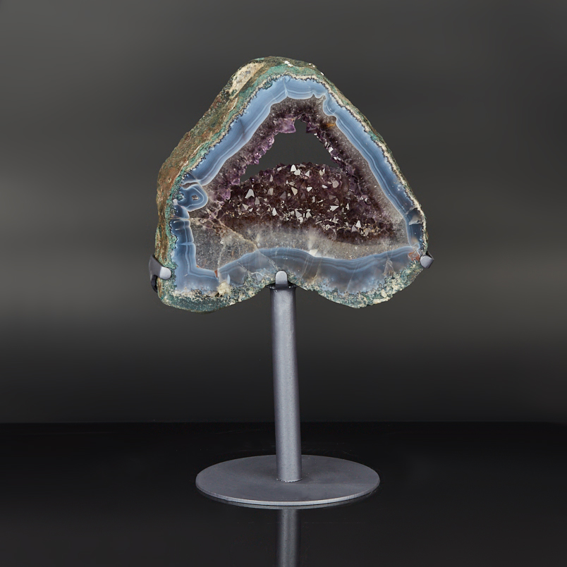 Срез аметист Бразилия 16-20&nbsp;см (на подставке)