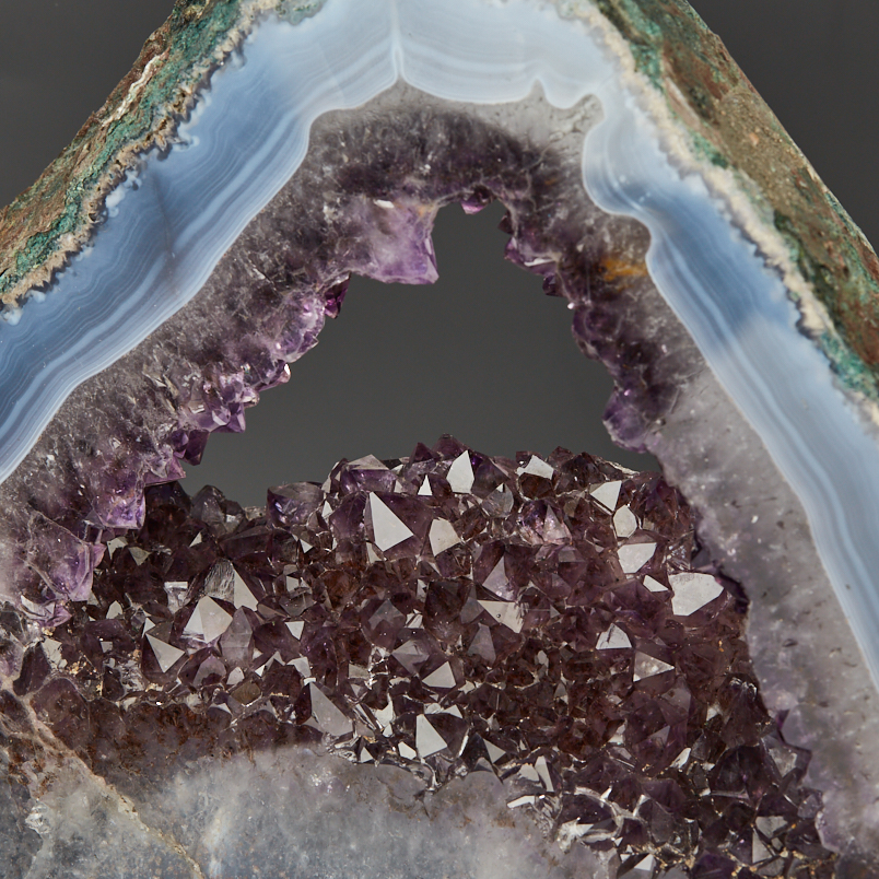 Срез аметист Бразилия 16-20&nbsp;см (на подставке)