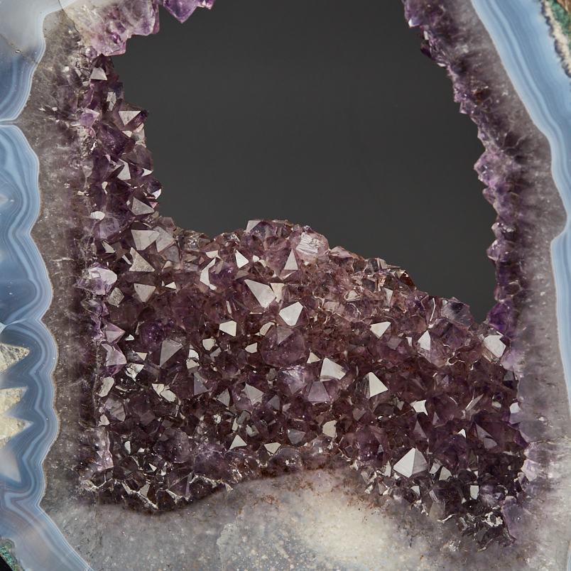 Срез аметист Бразилия от 20&nbsp;см (на подставке)