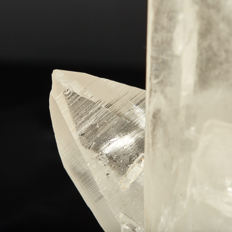 Кристалл кварц лемурийский Бразилия 16-20&nbsp;см (сросток, на подставке)