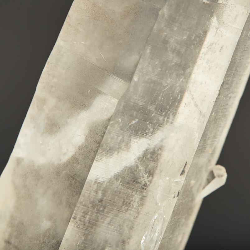 Кристалл кварц лемурийский Бразилия 16-20&nbsp;см (сросток, на подставке)