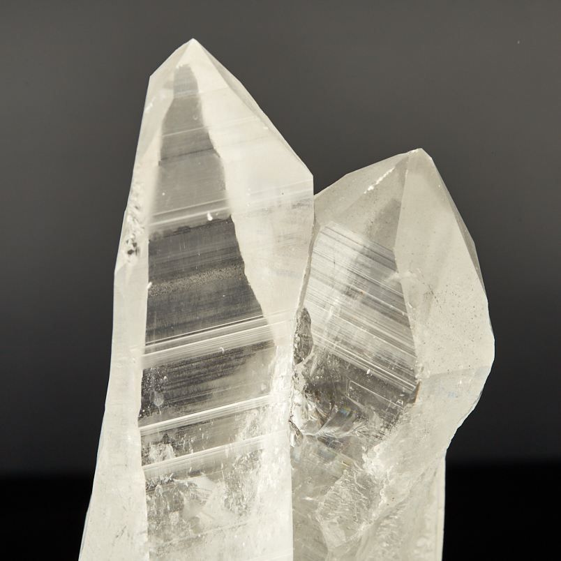 Кристалл кварц лемурийский Бразилия 16-20&nbsp;см (сросток, на подставке)