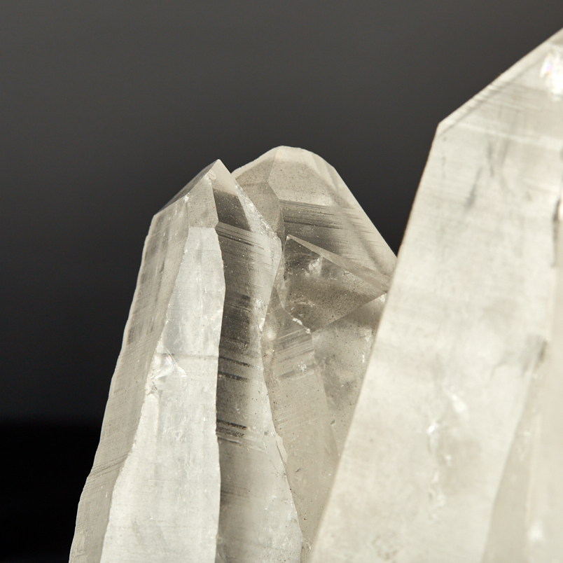 Кристалл кварц лемурийский Бразилия 16-20&nbsp;см (сросток, на подставке)