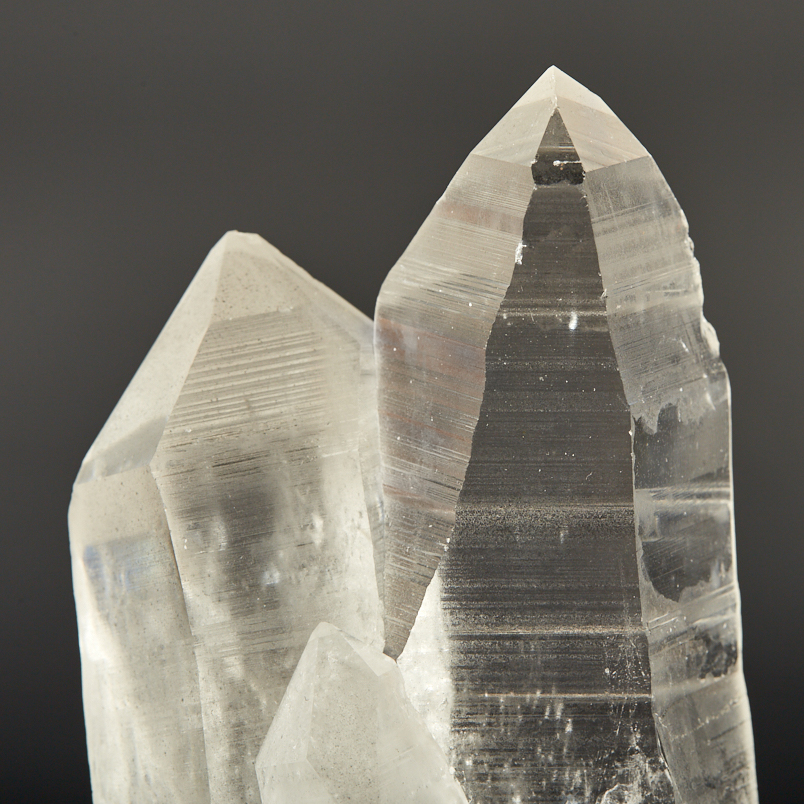 Кристалл кварц лемурийский Бразилия 16-20&nbsp;см (сросток, на подставке)