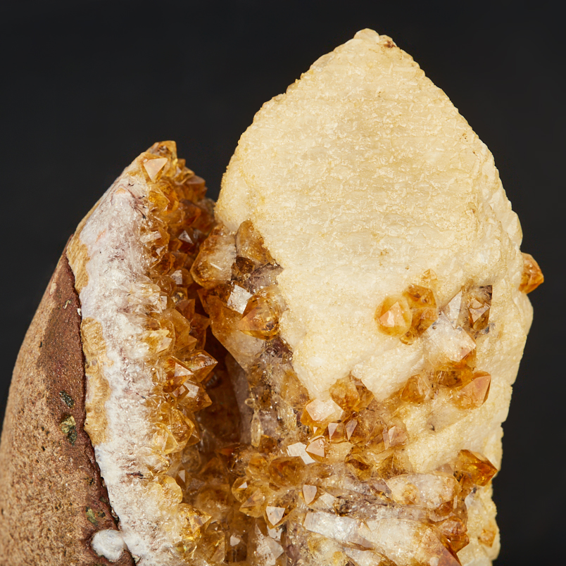 Друза микс кальцит, цитрин 9-12&nbsp;см