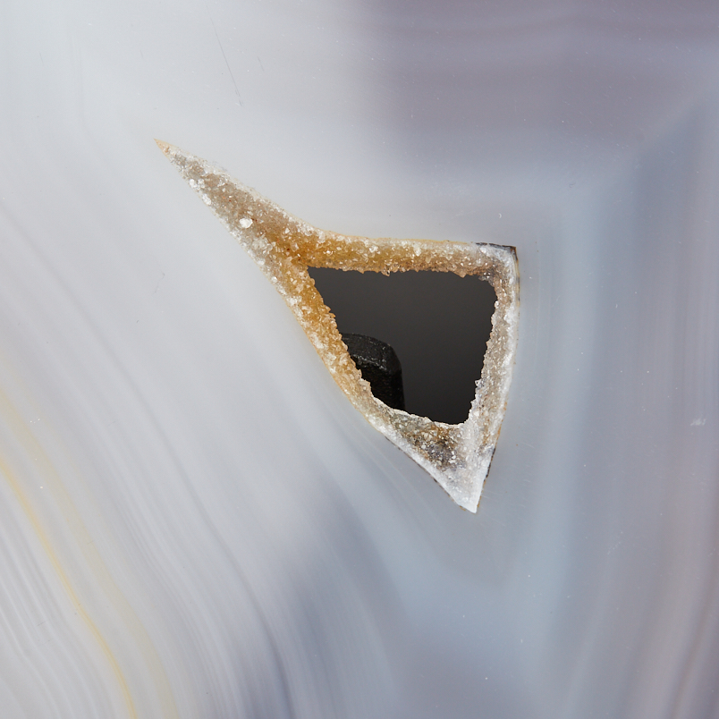 Срез агат серый Бразилия от 20 см (на подставке)