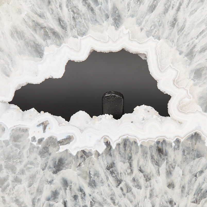 Срез агат серый Бразилия от 20&nbsp;см (на подставке)