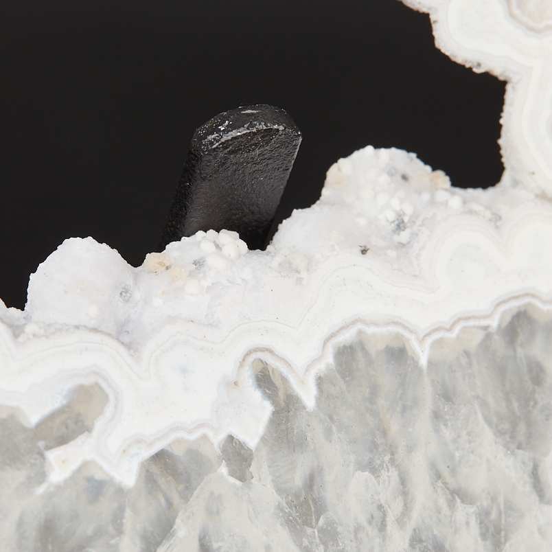 Срез агат серый Бразилия от 20&nbsp;см (на подставке)