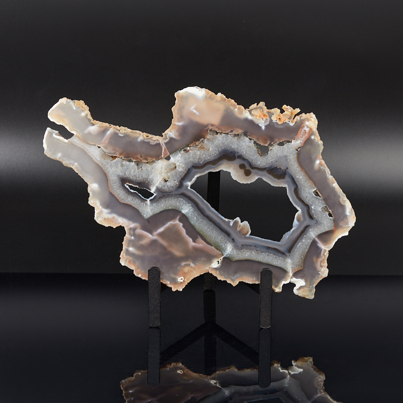 Срез агат серый Бразилия от 20&nbsp;см (на подставке)