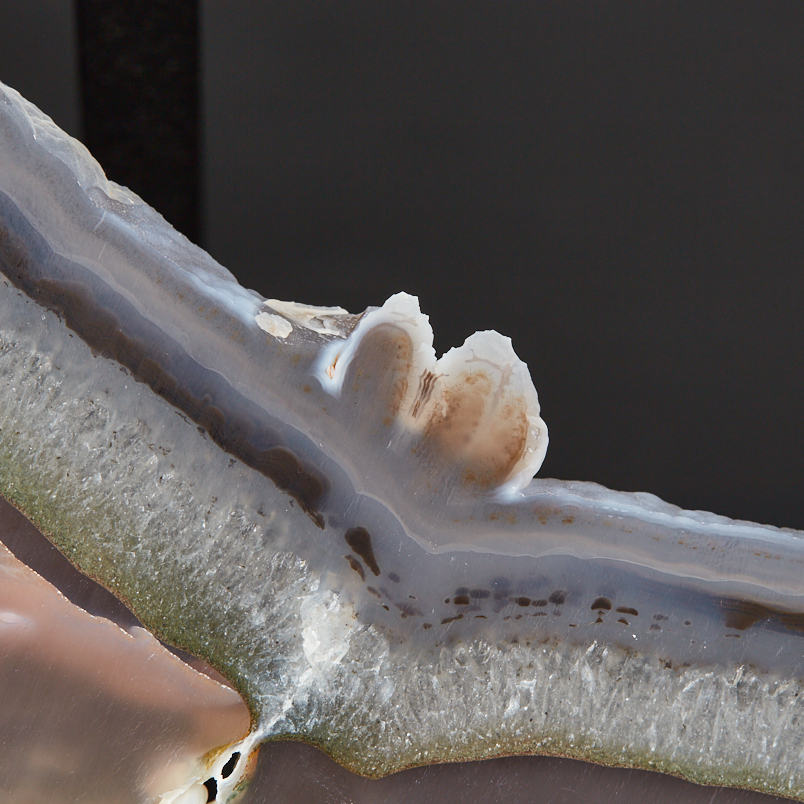 Срез агат серый Бразилия от 20&nbsp;см (на подставке)