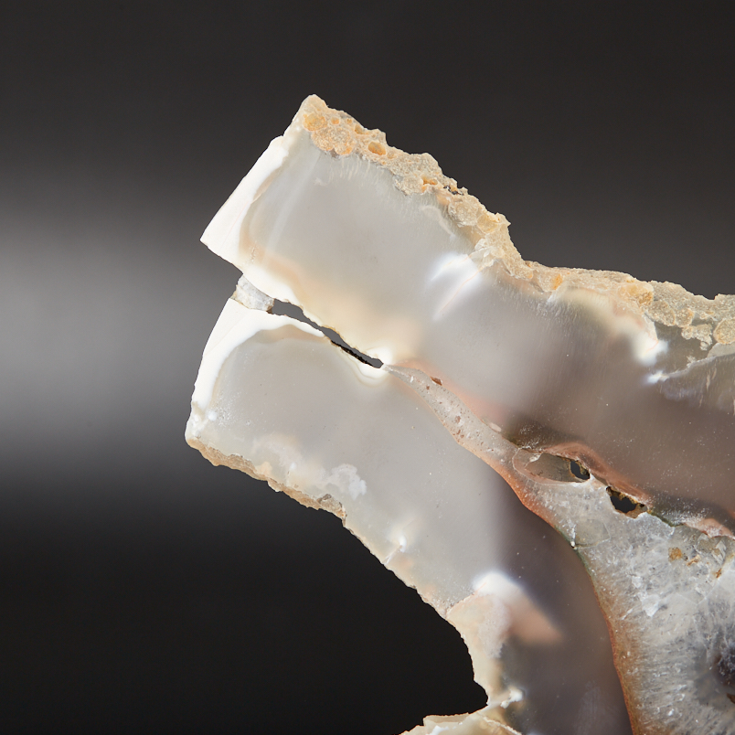 Срез агат серый Бразилия от 20&nbsp;см (на подставке)