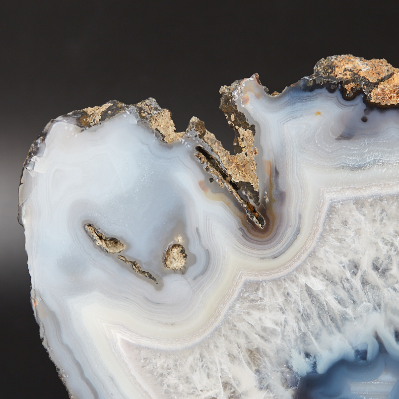 Срез агат серый Бразилия от 20&nbsp;см (на подставке)