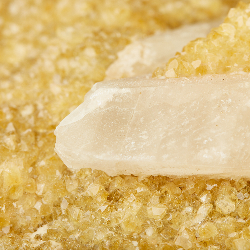 Друза цитрин Бразилия 16-20 см (на подставке)