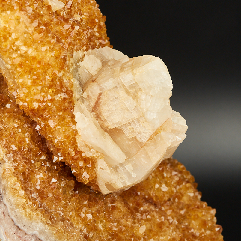 Друза цитрин Бразилия от 20 см (на подставке)