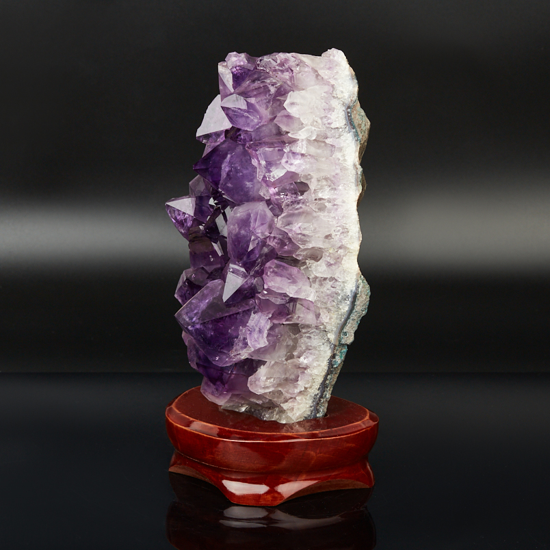 Друза аметист Бразилия от 20&nbsp;см (на подставке)