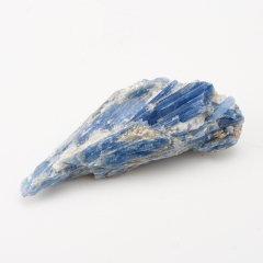 Образец кианит синий Бразилия 7-9 см (1 шт)