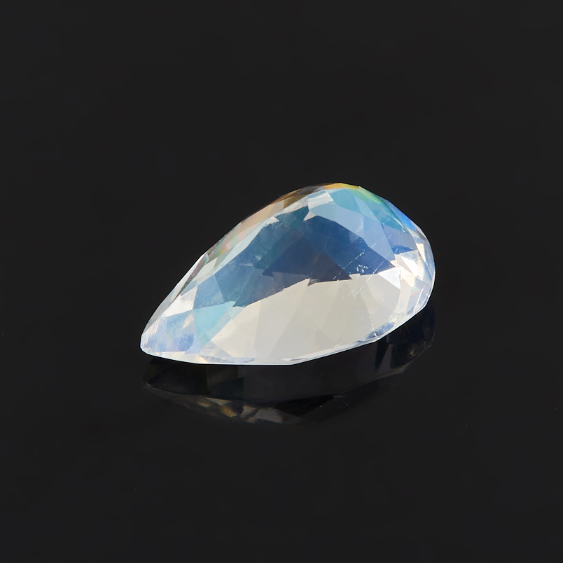 Огранка лунный камень (rainbow) Мадагаскар груша 7*11 мм
