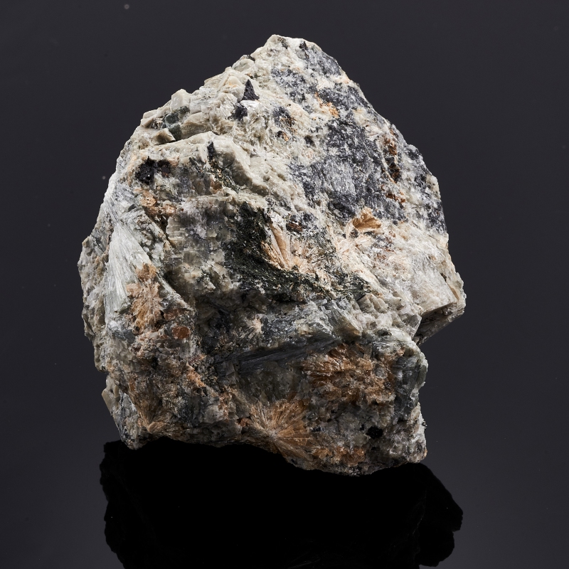 

Образец титанит (сфен), пектолит, эгирин, микроклин S 34х56х69 мм